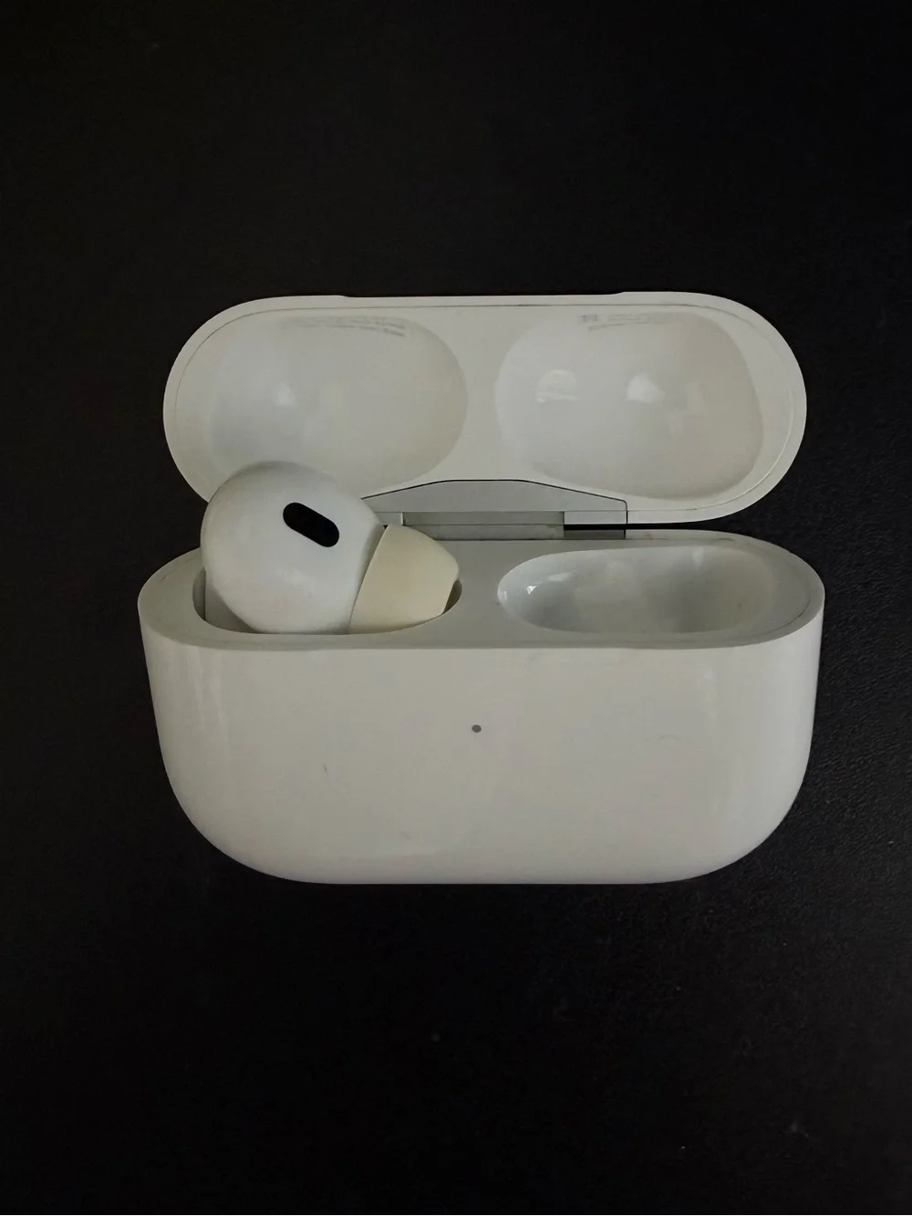 Apple AirPods Pro (White) Wireless Earbuds with Charging Case (only left bud)